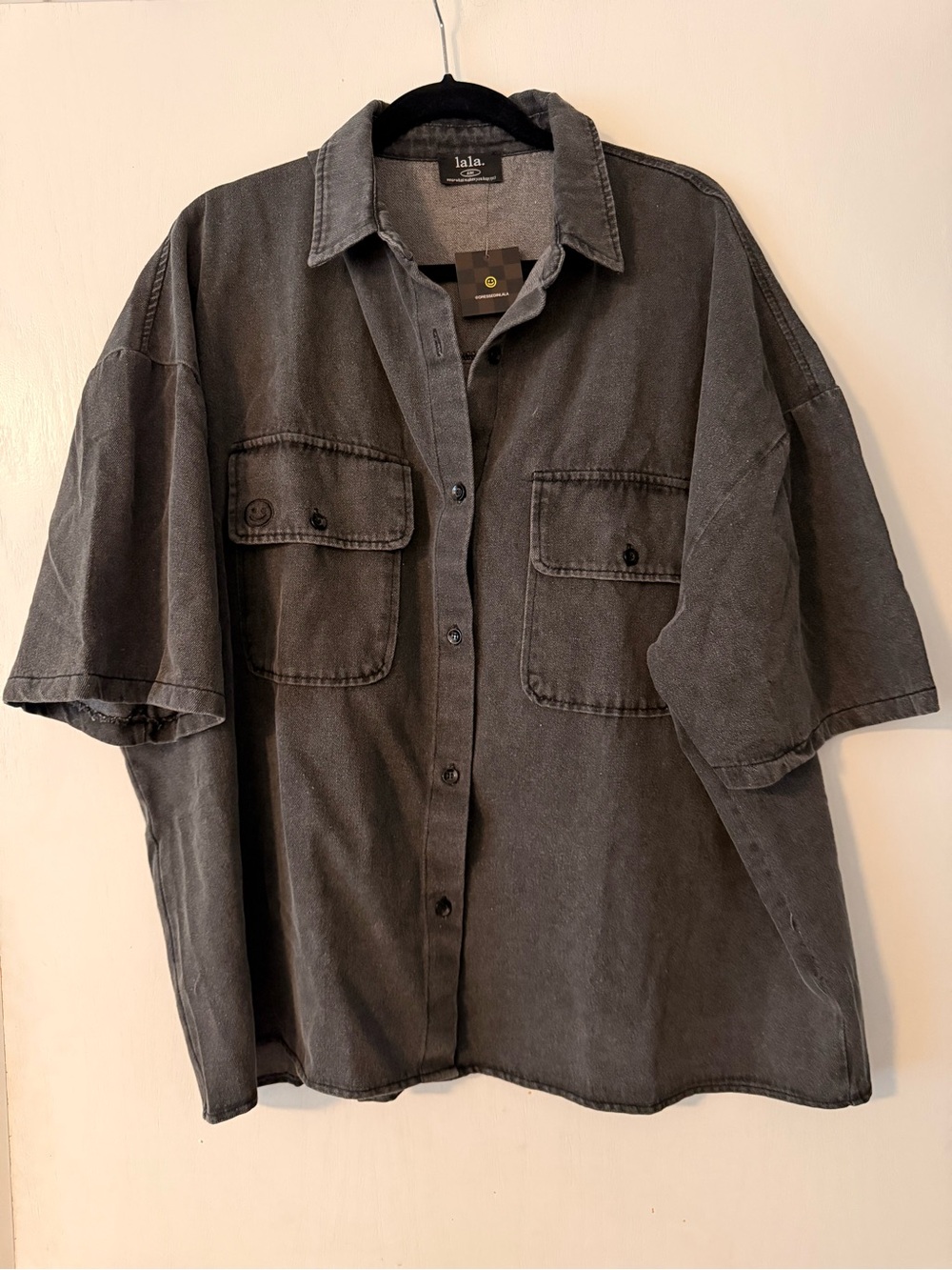 Let Them Talk
Oversized Denim
Button Up in Vintage
Black - Picture 3 of 6